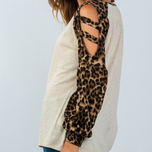 💛Oatmeal Top with Leopard Ladder Sleeves - Picture 3 of 3